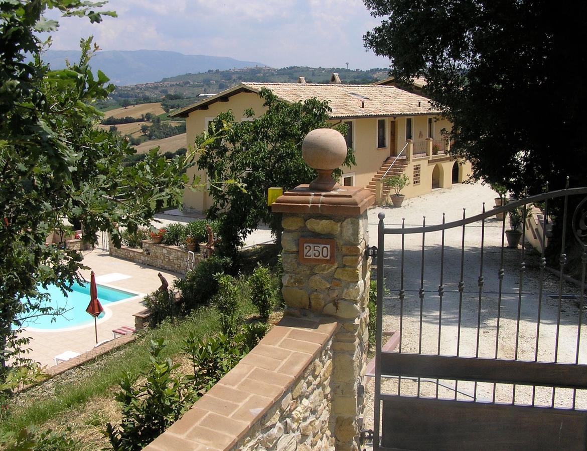 Genius Loci Country Inn Bevagna Bagian luar foto